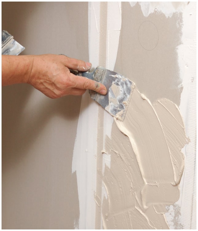 Wall putty repair in home